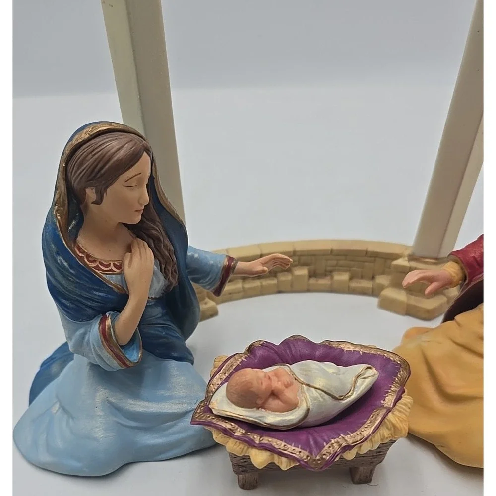 Hallmark HOLY‎ FAMILY NATIVITY Christmas Christian Figurines 2005 Set of 5